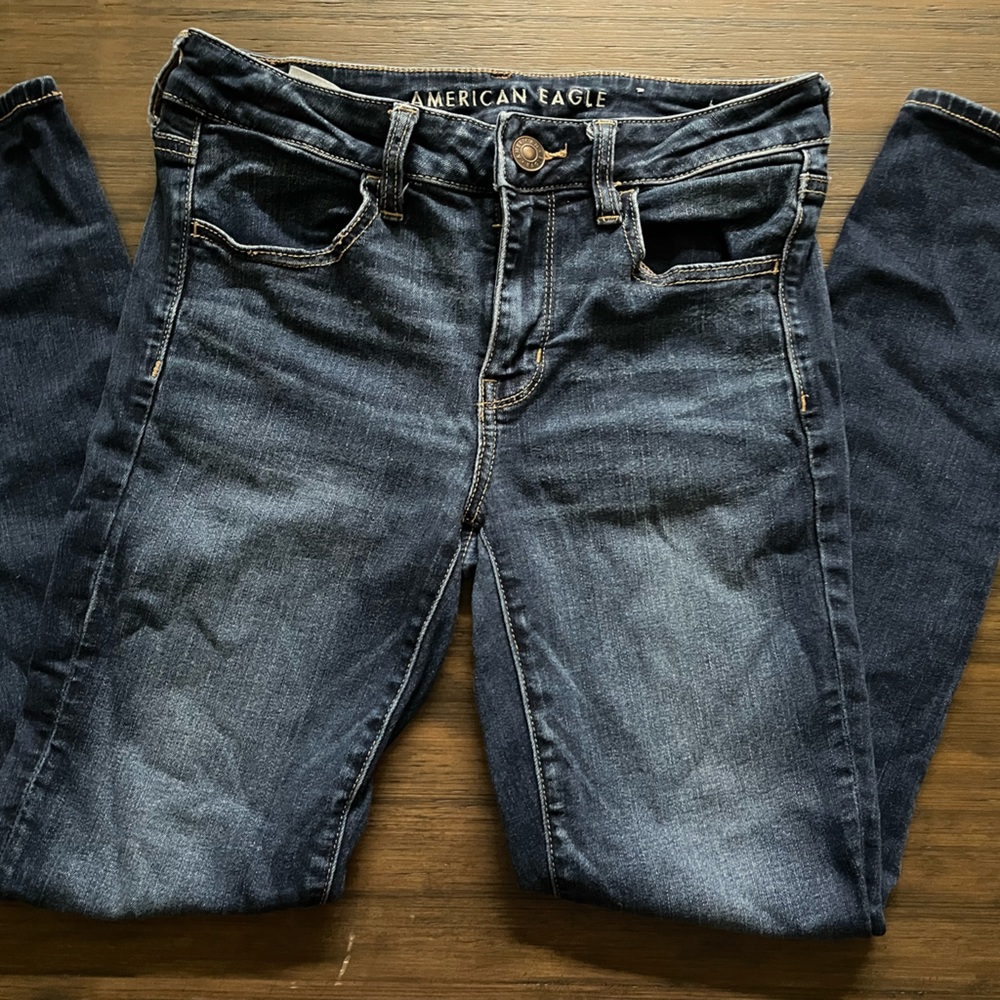 American Eagle blue jeans, size 6 regular